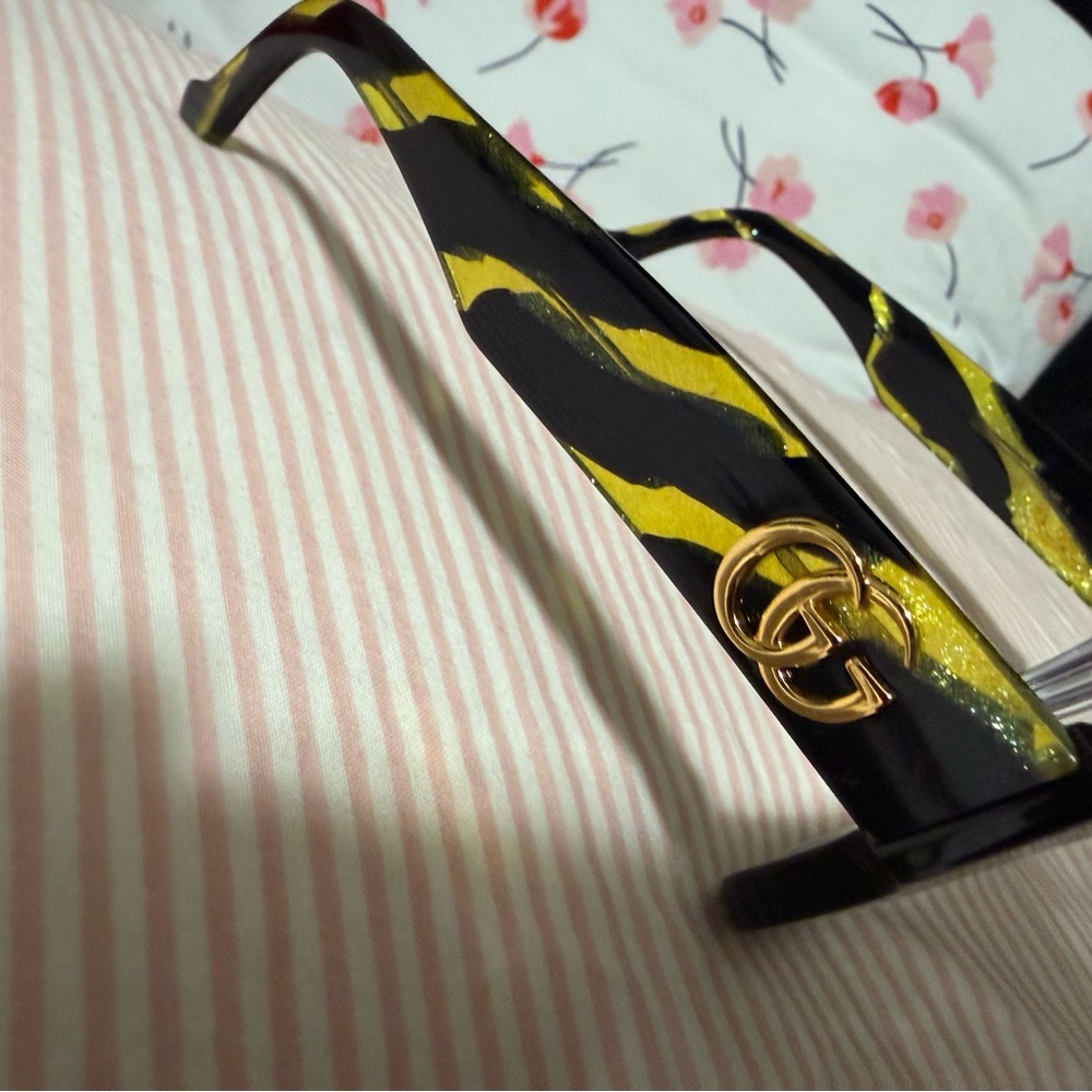 Gucci Womens Black and Yellow Glasses - Picture 4 of 6